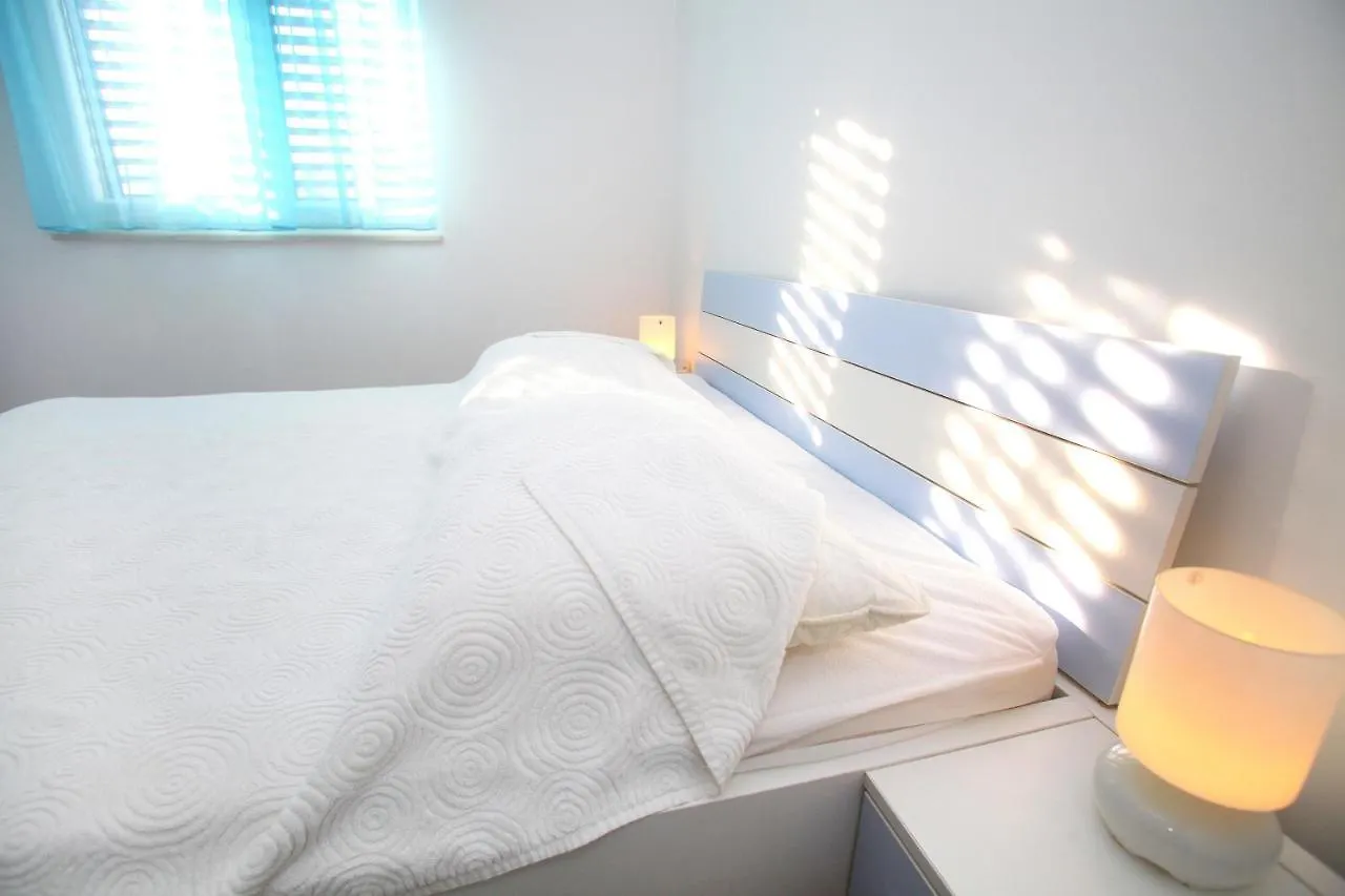 Apartments Nakir Slatine Croatia