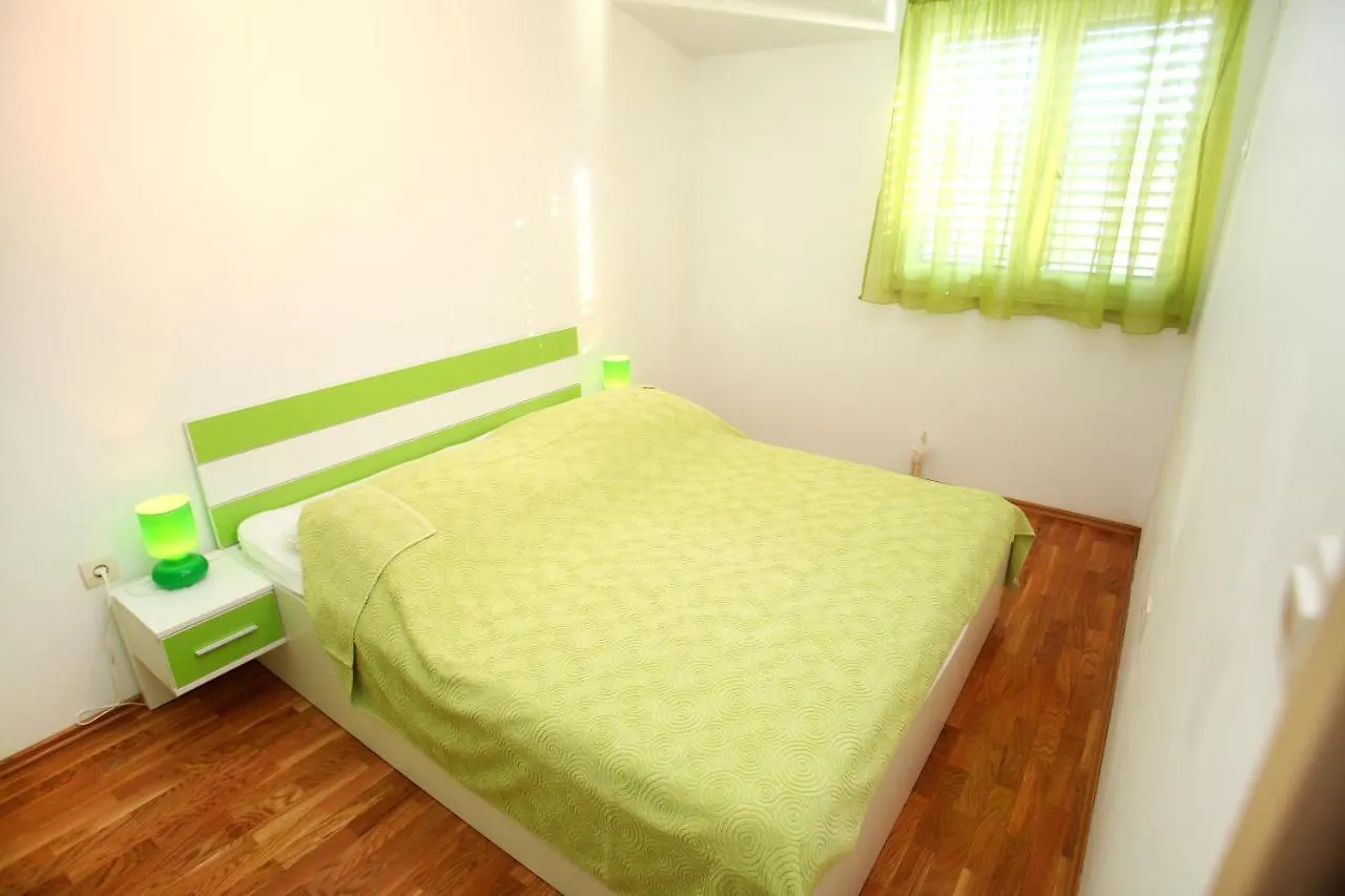 Apartments Nakir Slatine