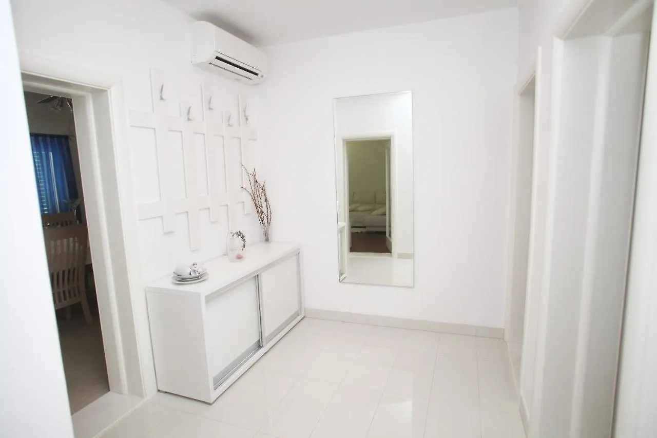 Apartments Nakir Slatine