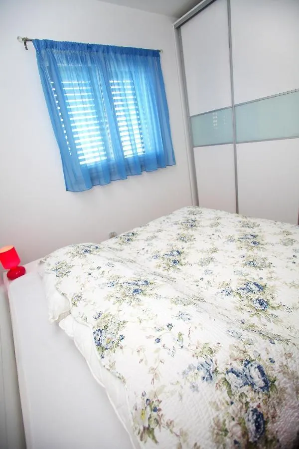Apartments Nakir Slatine Croatia