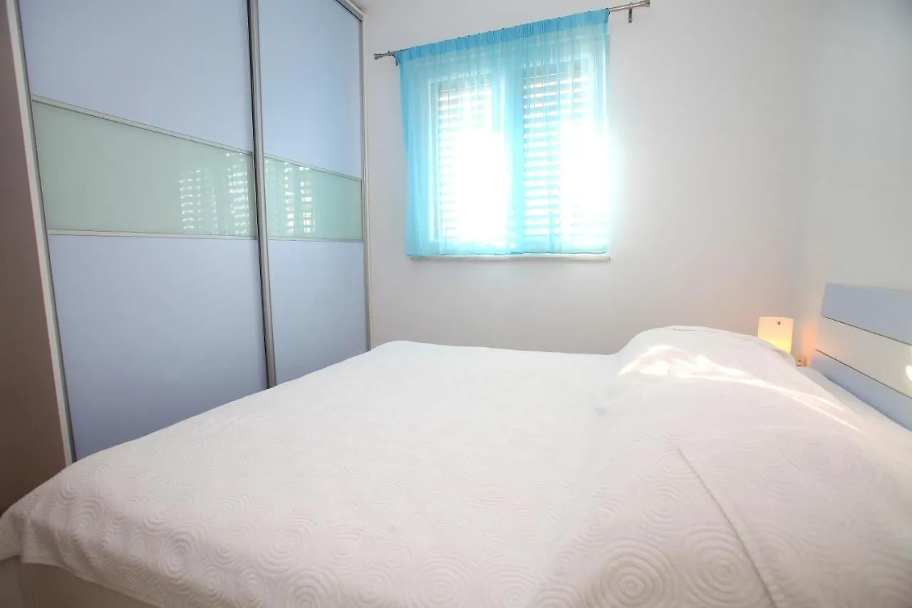 Apartments Nakir Slatine