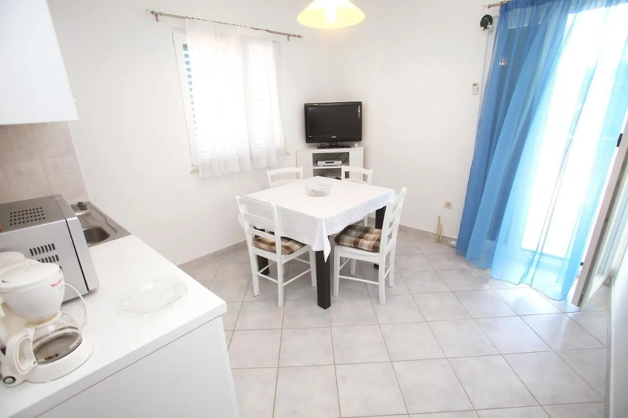 Apartments Nakir Slatine