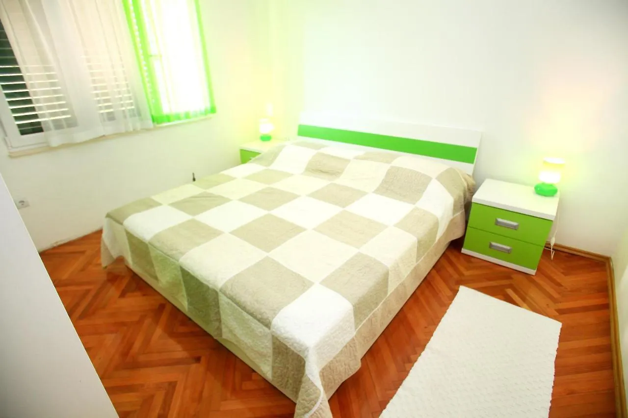 Apartments Nakir Slatine 0*,